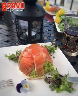 Poached egg with salmon gravlax