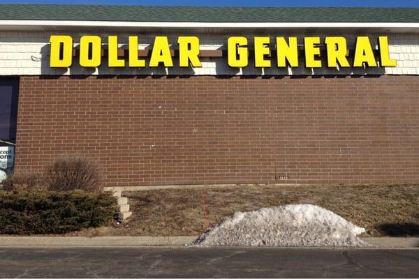 DOLLAR GENERAL ROSCOE CENTER MALL IN ROSCOE, ILLINOIS