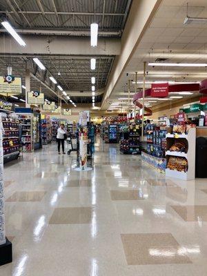 Hannaford Clifton Park NY. Clean and well kept.