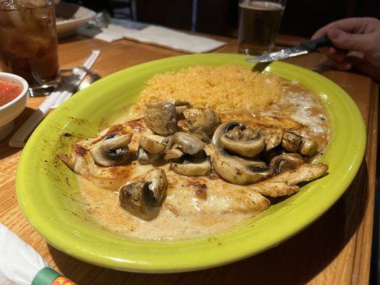 Chicken w/ mushrooms and rice