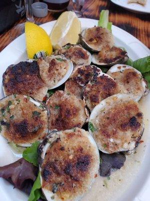 Baked clams. One dozen.