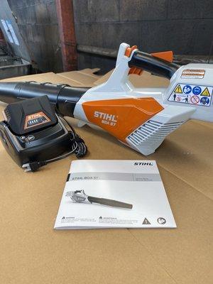 STIHL BGA57 set.  Includes AL101 charger and AK20 battery.