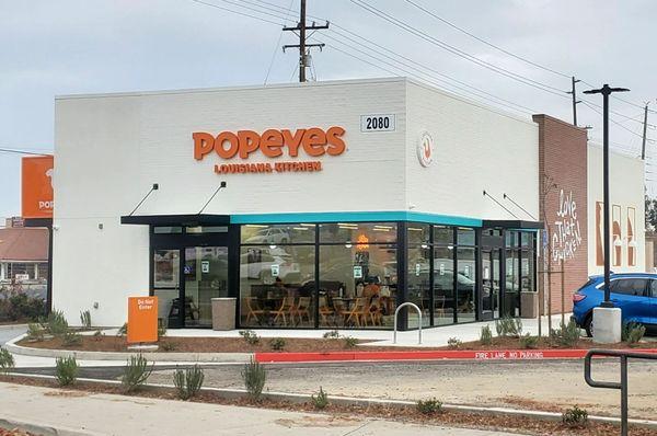 Storefront of the brand new Popeye's now open! On the corner of Orangeburg and Briggsmore.