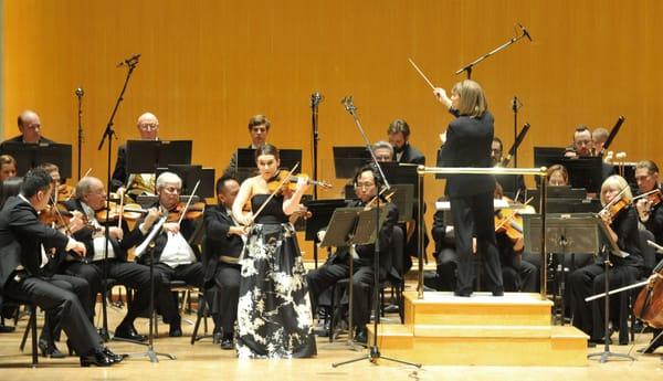 The Buffalo Philharmonic performs with violinist Chloe Hanslip, January 2016. Photo by Enid Bloch.