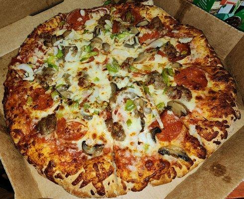 Deluxe: pepperoni, Italian sausage, mushrooms, green peppers, onions, original sauce & signature 3 cheeses