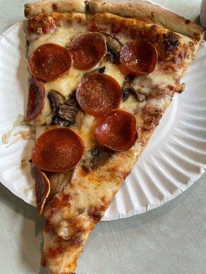 Mushroom and pepperoni slice