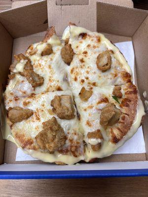 Chicken cordon bleu pizza