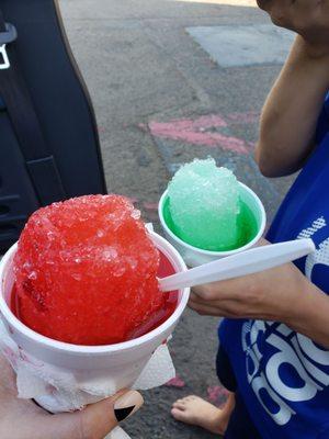 Raspado con fresa y Raspado con limon