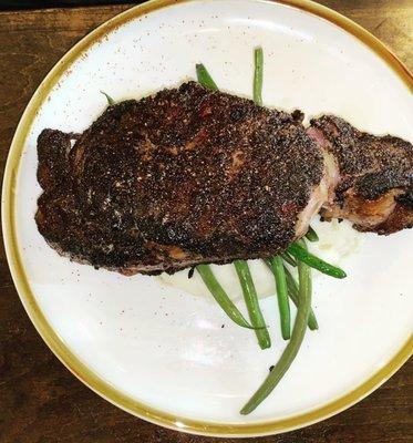 Mashed potatoes, green beans and a choice ribeye.