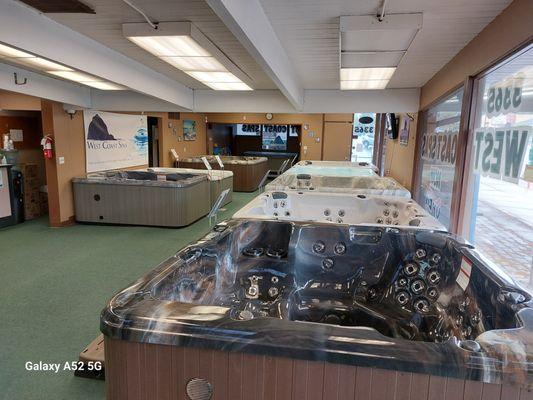 Salem hot tub store showroom