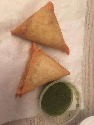 Vegetable Samosa with green chutney