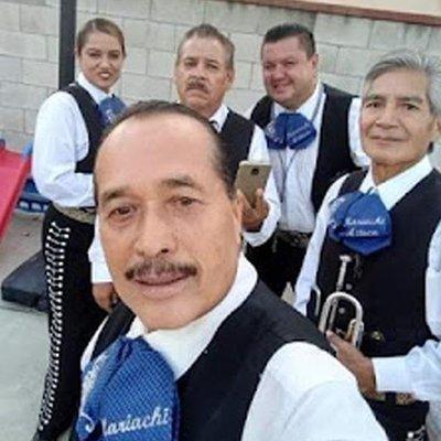 Mariachi Aztecas de Oro - cantando una fiesta