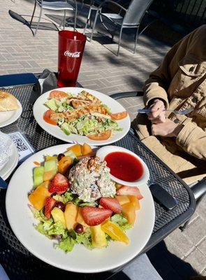 When you're fresh from the slopes and need a healthy salad ( or 2! )