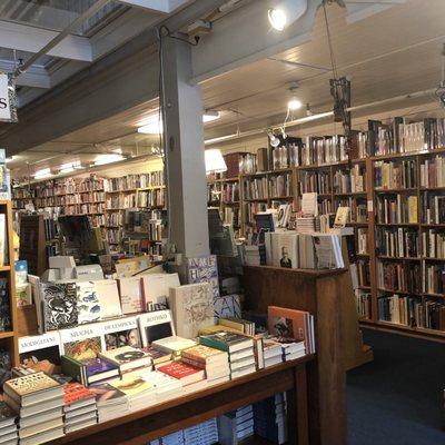 J Michaels books store