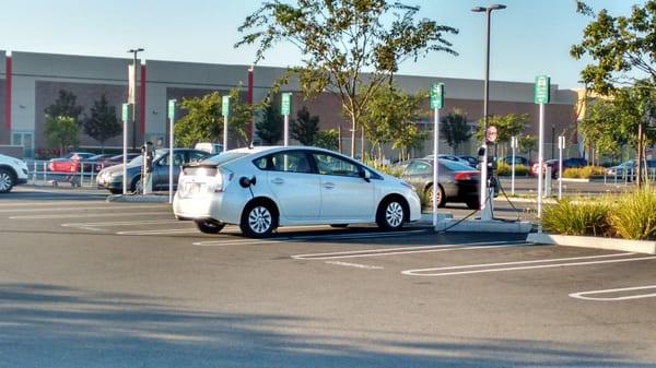 Charging at Target store in Pacific Commons in South Fremont.  6 operable cables, plus one unusable cable, and one reserved for disabled.