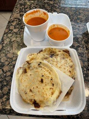 Pupusas de frijol y queso. BIG!