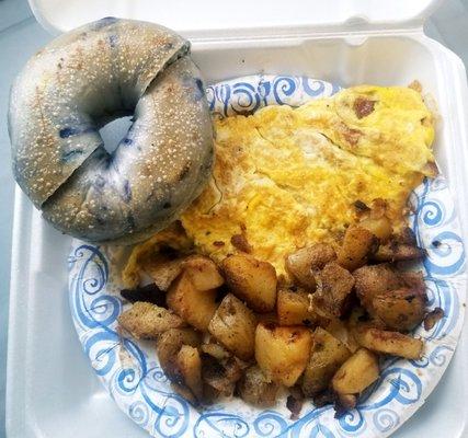 Bacon and Cheese Omelette Platter w. Blueberry Bagel