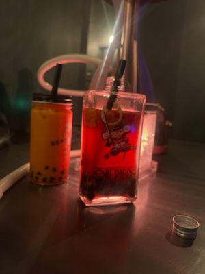 Bomb drinks and great place to vibe and smoke hookah