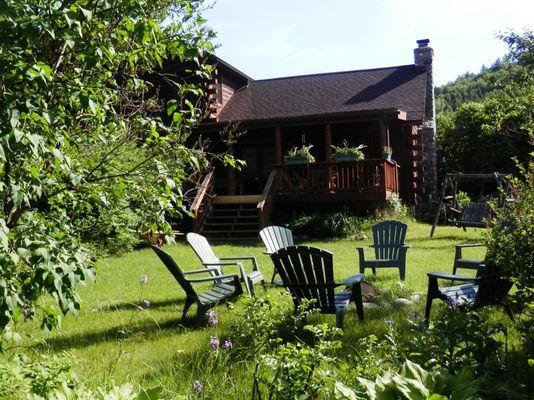 Backyard relaxing at The Glen Lodge B&B