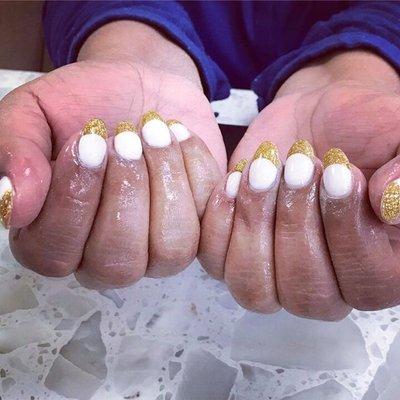 White & gold glitter acrylics by Dave