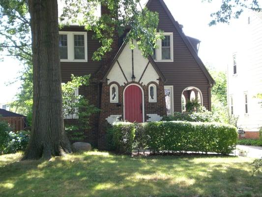 Insulated fiberglass round top door and premium siding.