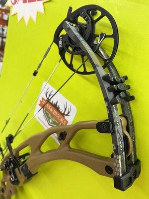 Hoyt RX7 Ultra in the new Bourbon color with Kuiu Verde limbs