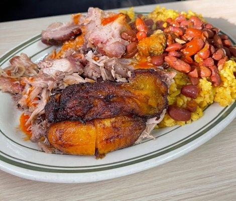 Arroz Amarillo con habichuelas, Lechon y platano maduro