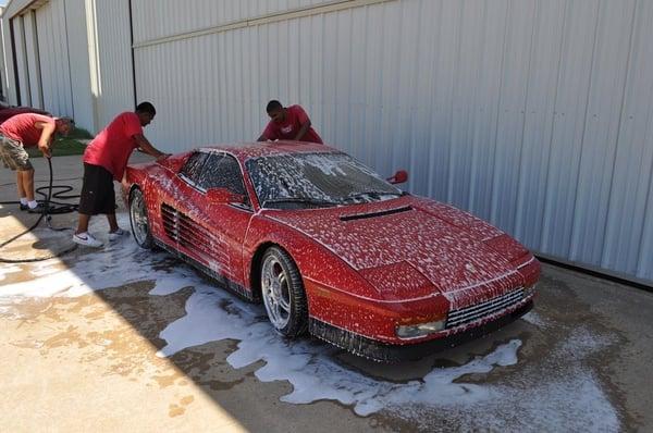 Ferrari 512 Testarossa - Hand wash process