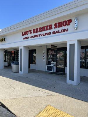 The entry area to Lou's Barber Shop