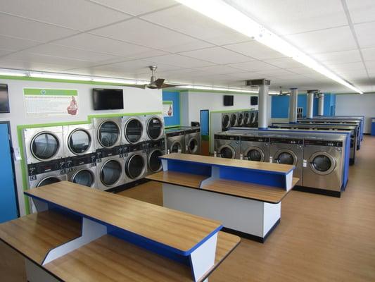 LAVAwash is Baldwin Park's newest and best laundromat. With all size wash and dryers.