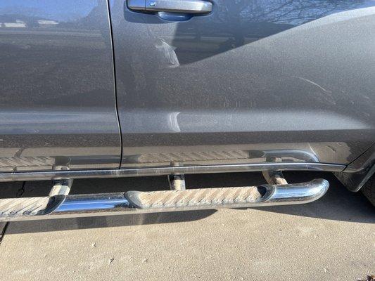 Dirty running board/step