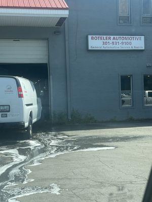 Boteler Automotive, Ray and "Mac Daddy" Lindsay gave top notch service! Didn't take advantage and are working to get a solution!