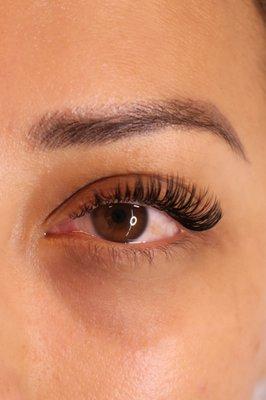 "wet" lash effect, cat eye styling