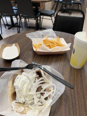 Best gyro I've had since 2020 on O street.