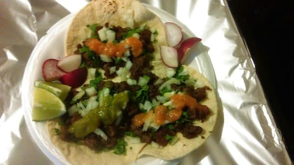 Tacos de tripas with cilantro and onions with jabanerro salsa