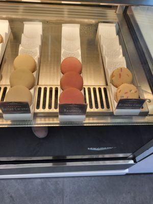 They also have macrons here.