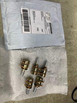 These are the parts I received that I did not order.
 614-406-7501 Bruce