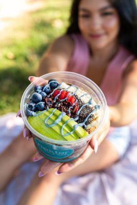 Low-calorie yummy açaí bowl refresher with a green boost blended inside for a nice veggie and fruit combination!