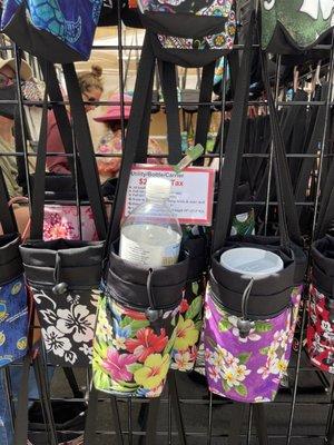 Cool vender that sells pouches and purses. Useful purse that can hold your water bottle and cell phone.