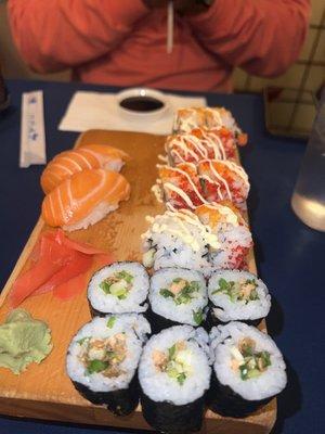 Salmon nigiri, Camon 2 Roll l, salmon skin roll