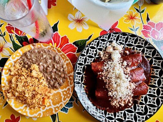 Fajita enchiladas rojas meal