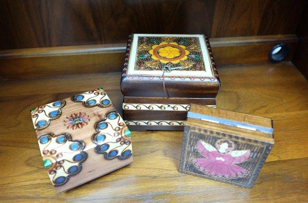 keepsake boxes and urns