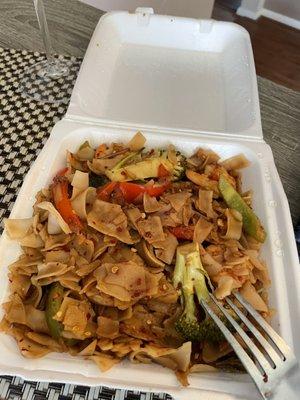 'Shrimp' drunken noodle.. with broken noodles and barely any shrimp