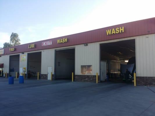 4 bays total 2 wash bays...lube bay and tire bay