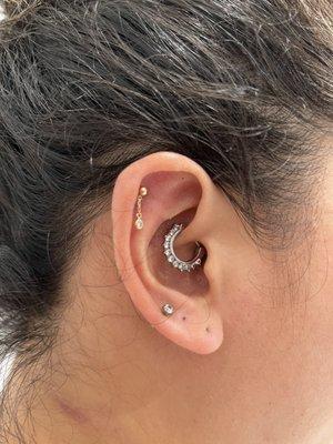 Cartilage piercing with a dangle earring, real gold!