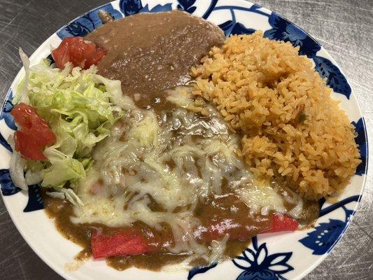 Enchiladas Rojas con queso blanco