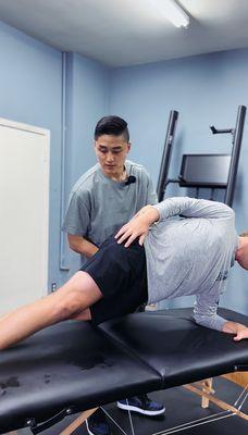 Dr. Harris Choe Lead Performance Physiotherapist - Side Plank Exercise Instructions