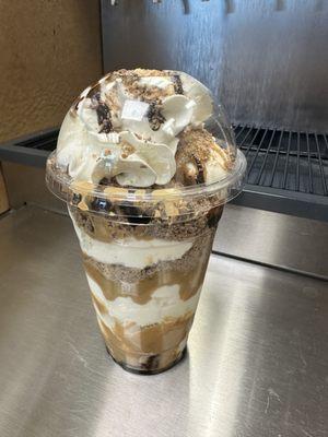 Large Reese's Sundae