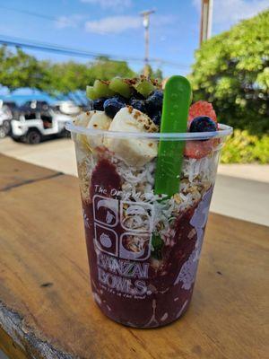 Banzai Bowl with Apple juice