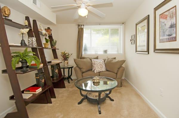 The Renaissance Club Apartments: 2BR Den